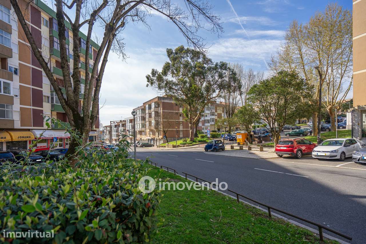 Apartamento T3 remodelado, com cozinha equipada, na Serra das Minas-41