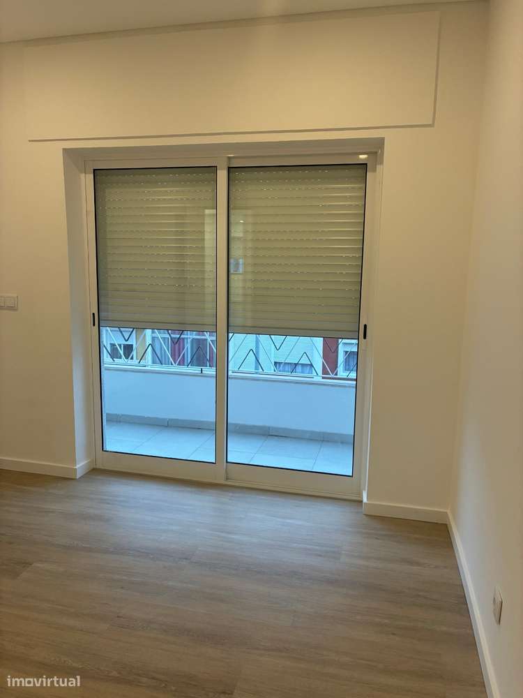 Apartamento T4 em Barreiro com Excelente Localização-12