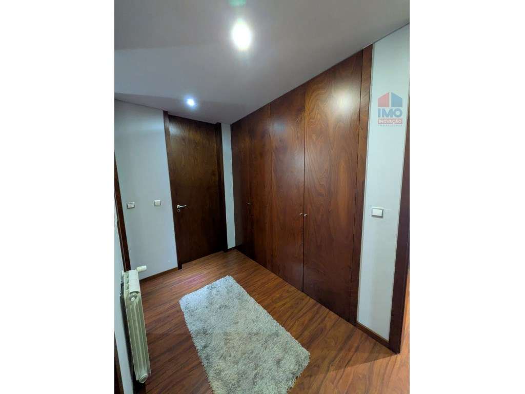 APARTAMENTO T2 COM 2 LUGARES DE GARAGEM-6