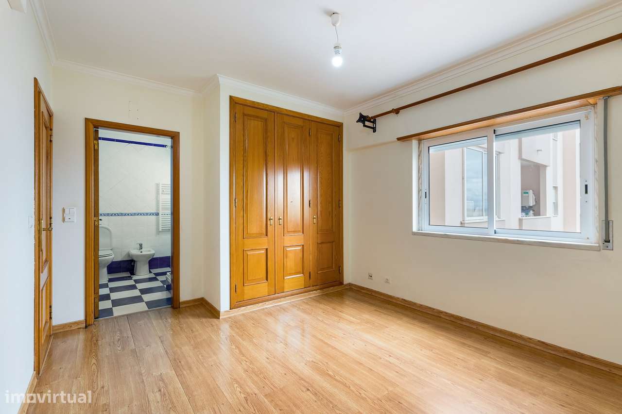 T3 com óptimas áreas e 1 Lugar de garagem, na II Fase Quinta da Piedad-21