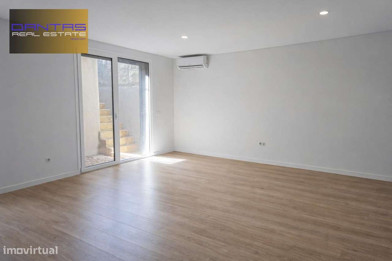 Fantástica moradia de gaveto inserida em lote de 470m2-8