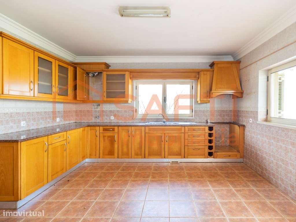 Moradia T4 com amplo terreno e excelentes áreas - Grande imagem: 5/33