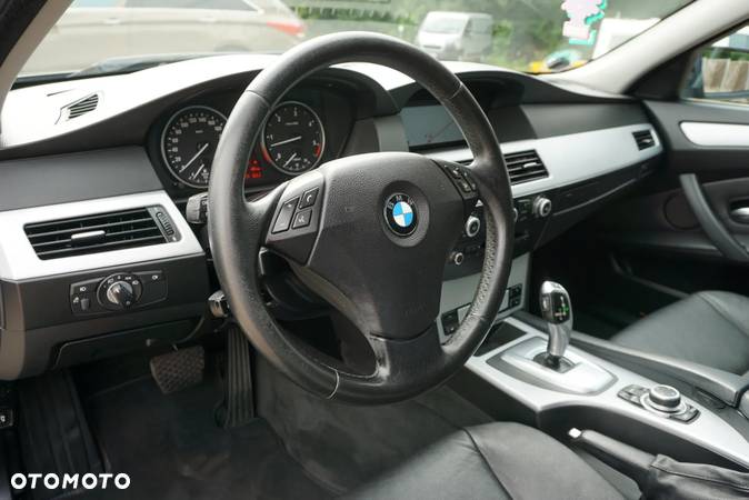 BMW Seria 5 525d xDrive Touring Edition Exclusive - 9