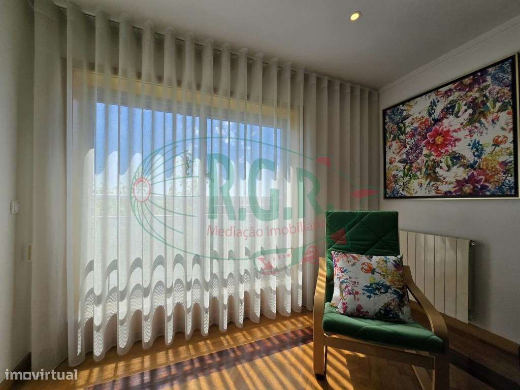 Apartamento T2| Lg Garagem 2 Carros | Localização Central São Cosme-11