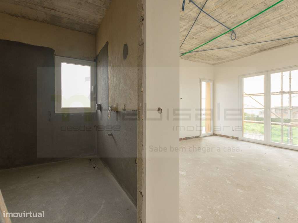 T3 em Condomínio Privado com Piscina no Centro de Famões-19