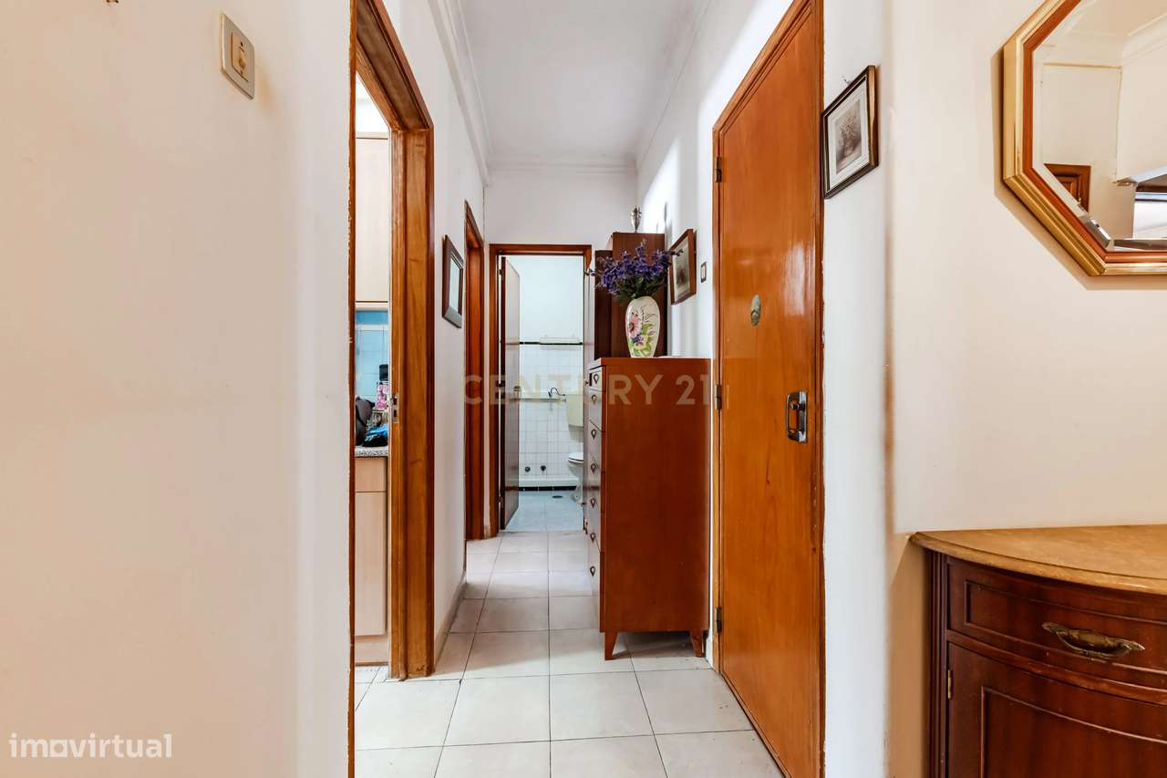 Apartamento T4 - Laranjeiro-7