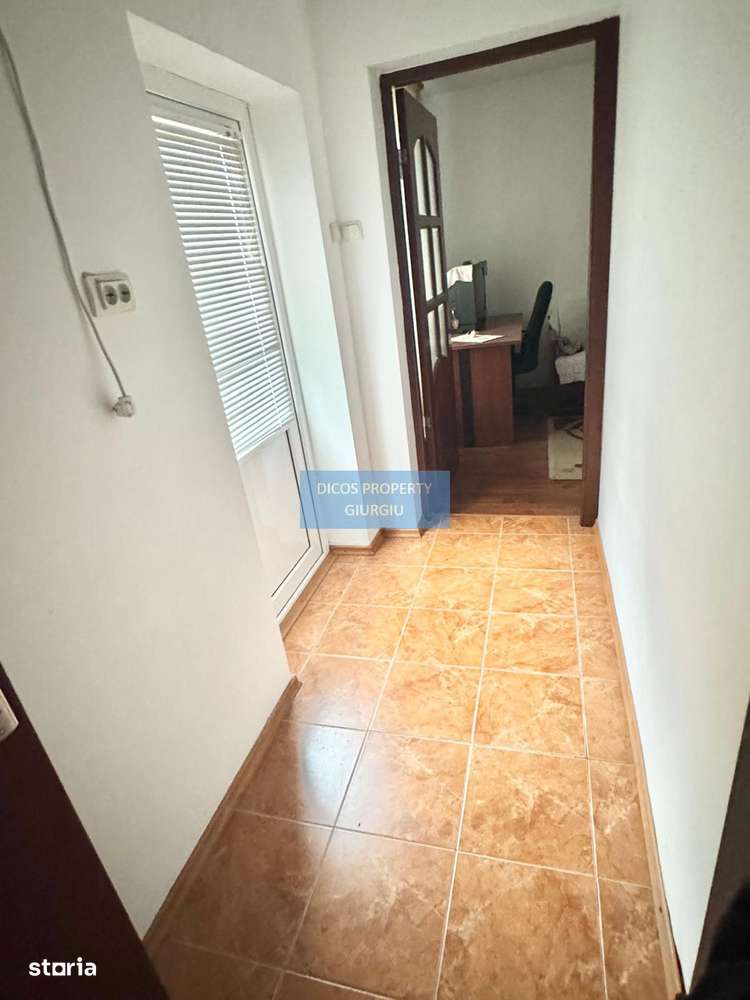 Casa de vanzare - Imagine principală: 5/8