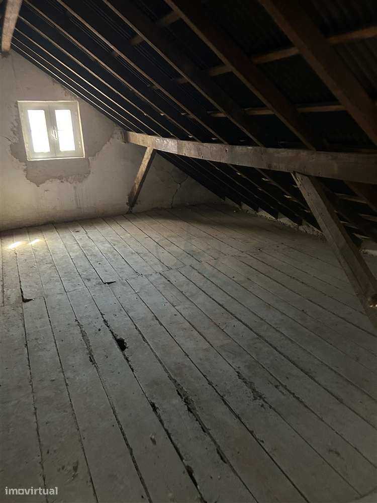 Prédio histórico na emblemática cidade do Montijo para reabilitar-12