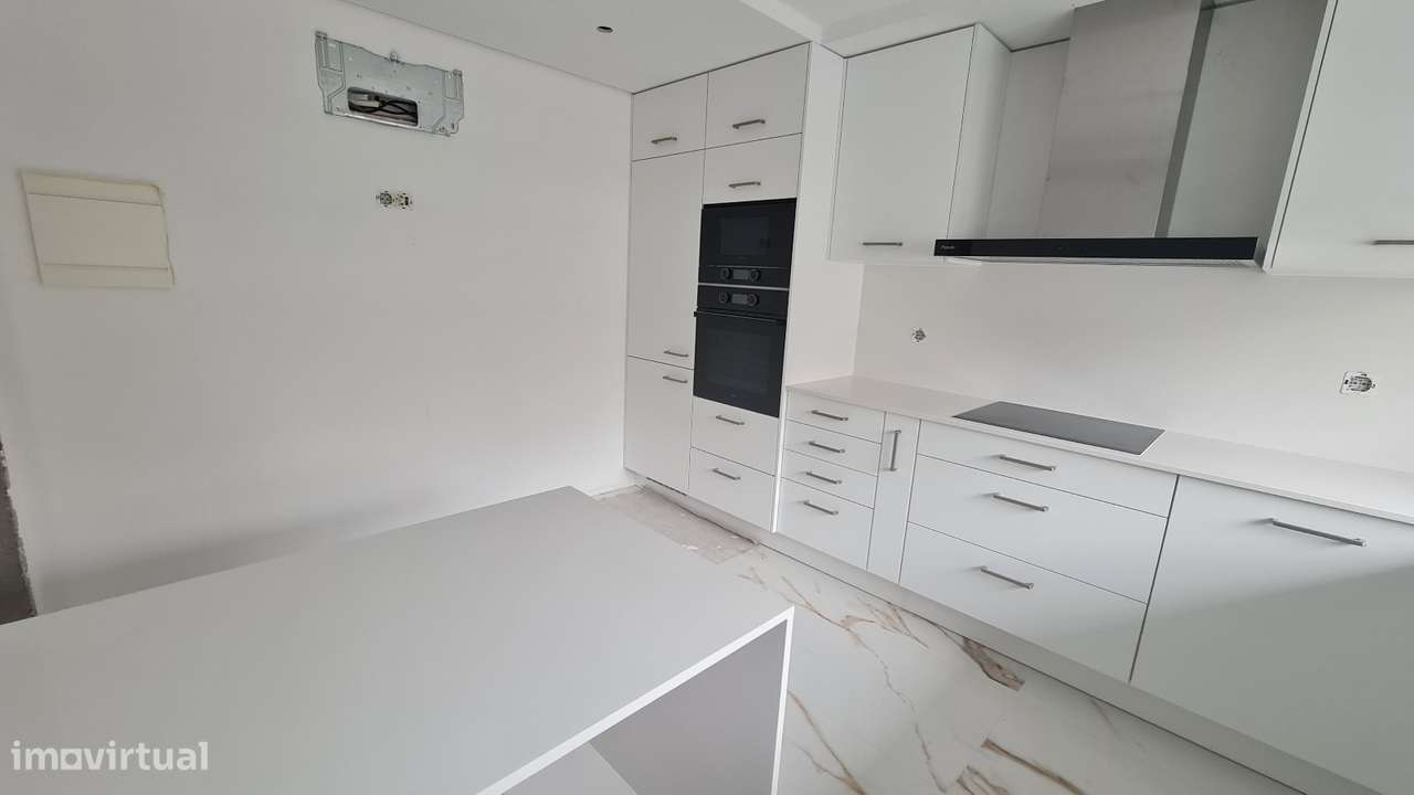 Moradias Novas 2 frentes com Jardim - Águas Santas - Exc. localização-11