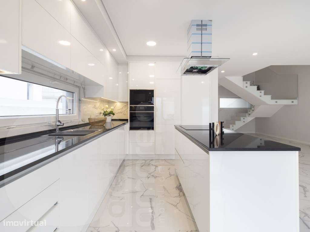 Moradia Nova T4 | Excelentes áreas, Garagem e Churrasqueira | Amora... - Grande imagem: 4/30