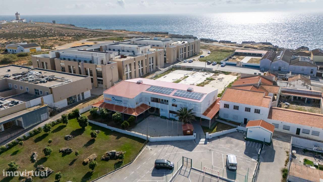 Edifício de 2 pisos em lote de 3750m2 em Peniche - Grande imagem: 2/20