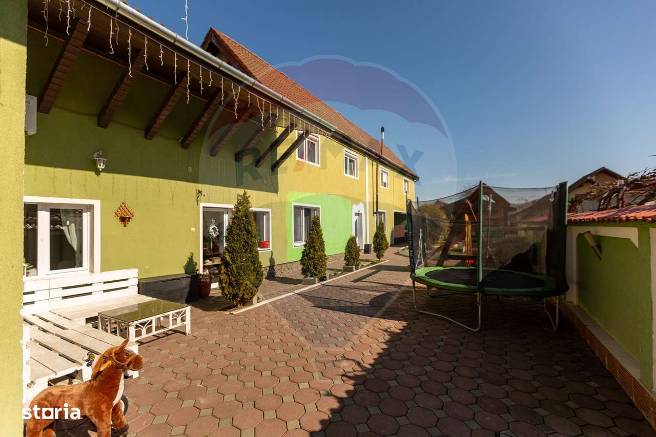 Casă SPATIOASA de vanzare in zona semicentrala - Imagine principală: 2/16