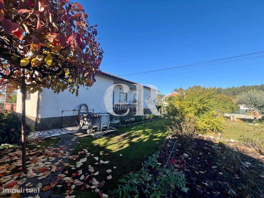 Excelente moradia térrea e independente com jardim em Arega - Figueiró-14