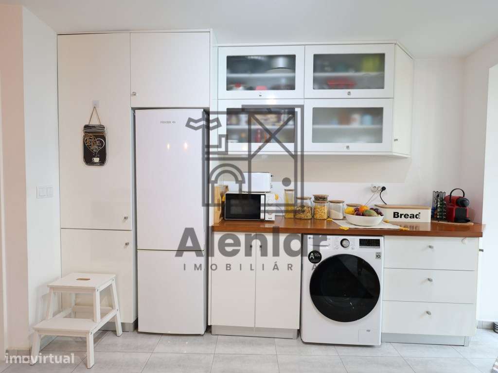 Moradia T3 como nova, no centro de Alhandra-5