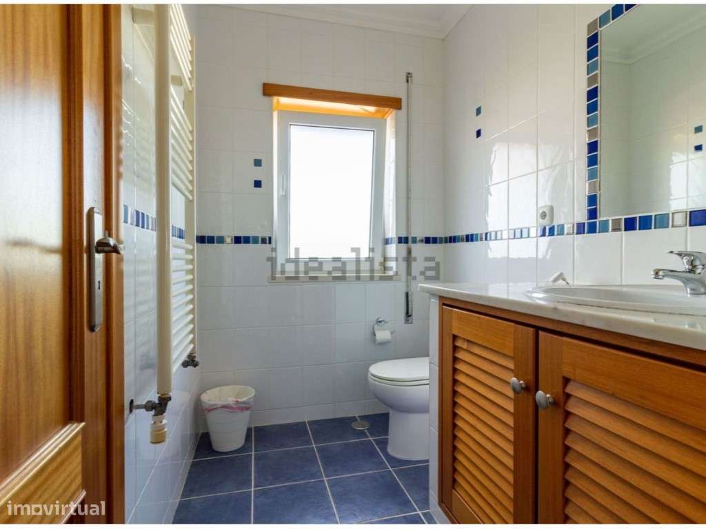 Moradia T4 com Piscina e Jardim nas margens da Lagoa-24