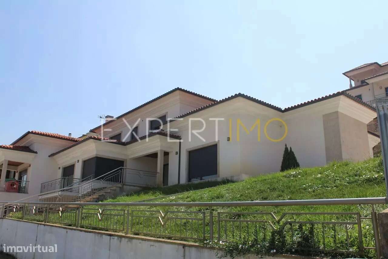 Moradia Imponente, T5 à venda em Seia na Serra da Estrela - Grande imagem: 4/25