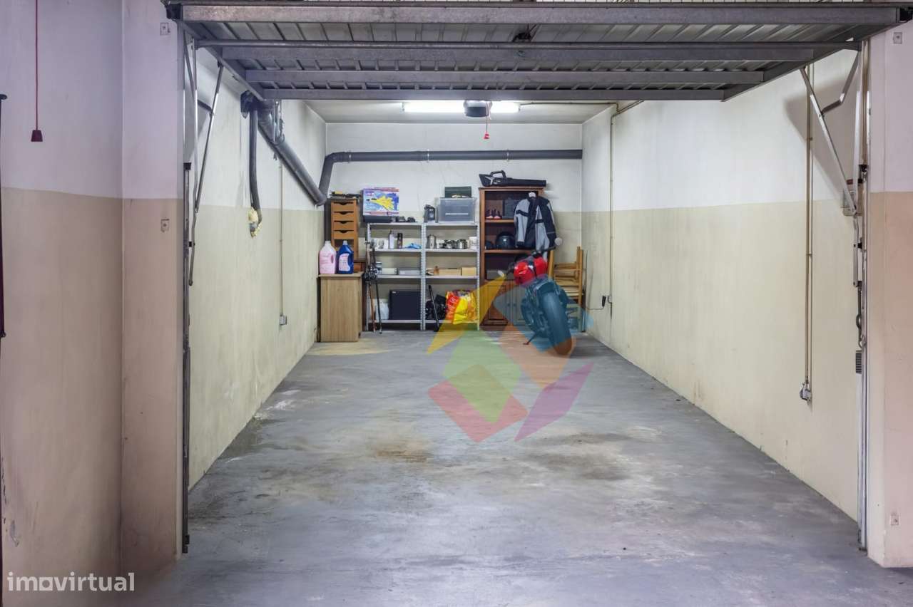 Excelente T2 no Último Andar com Terraços e Garagem em São João de-18