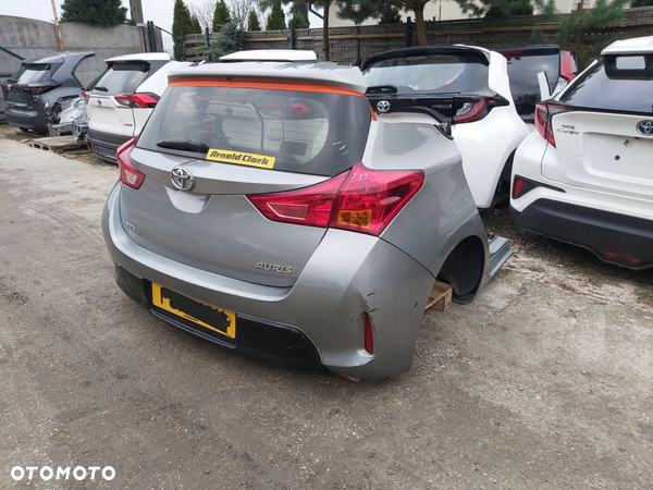 Toyota Auris II dach szklany panorama HB - 5