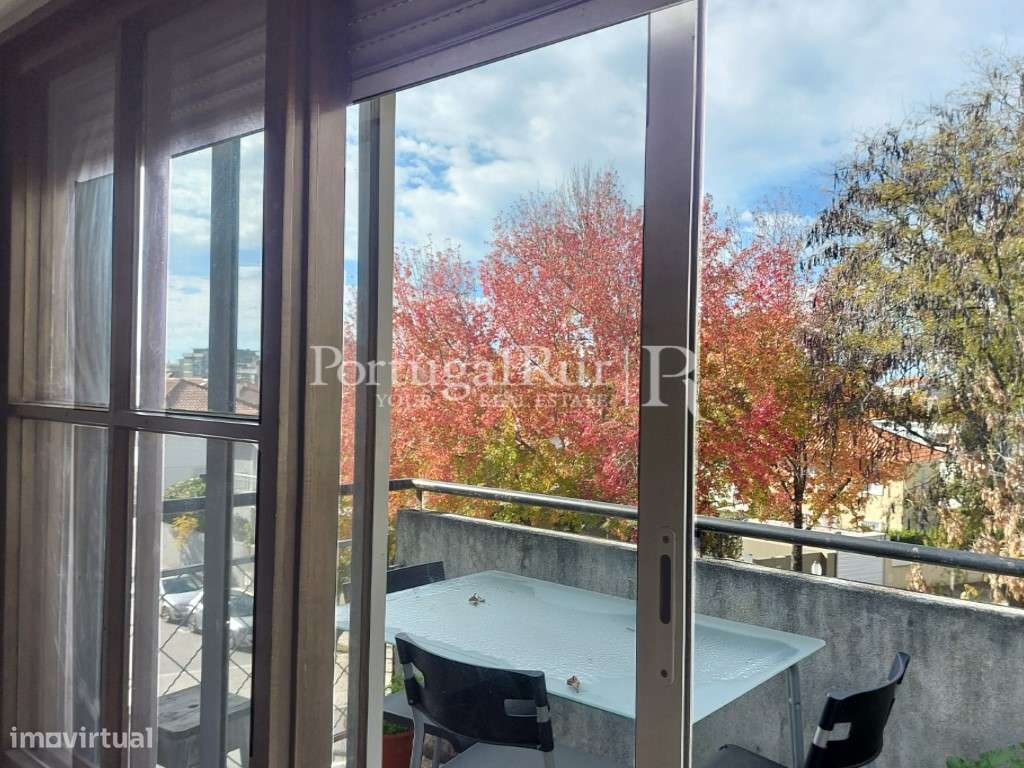 Apartamento T3 projecto Fernando Távora em Ramalde-23