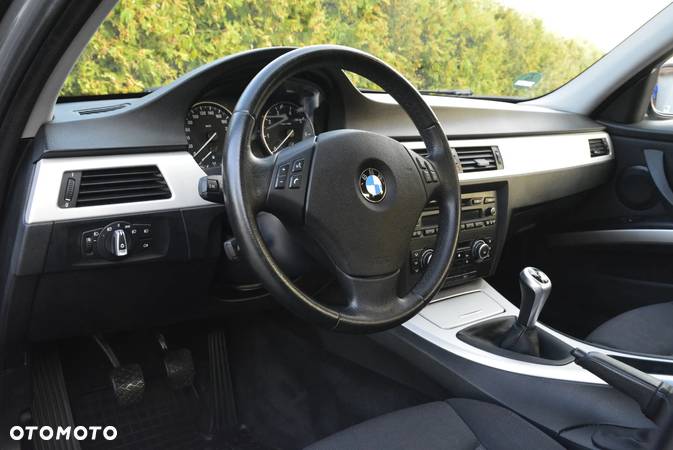 BMW Seria 3 318i Edition Lifestyle - 4