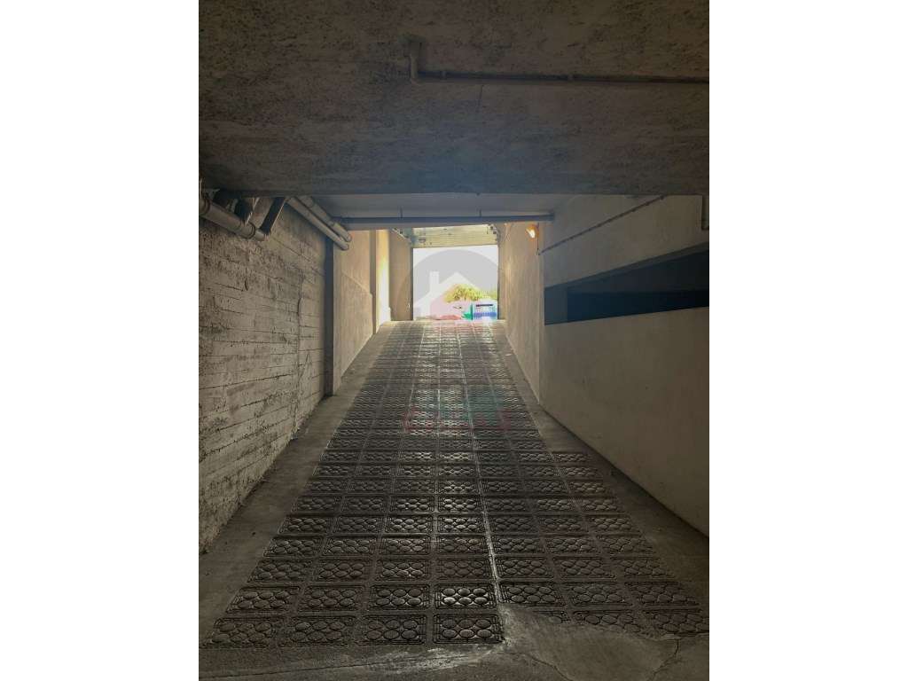 Lugar de Estacionamento em Cave - Caldas da Rainha - Grande imagem: 2/5
