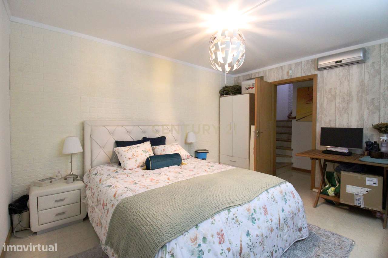 Moradia V3+2 de Luxo com Garagem, Sótão Aproveitado e Domótica Alexa n-27