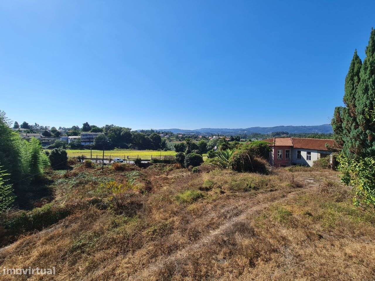 Moradia individual T4 em Amares-14