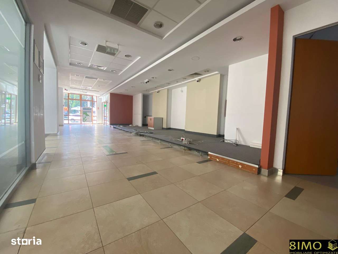 De inchiriat spatiu comercial premium – fost sediu OTP Bank - Imagine principală: 4/9