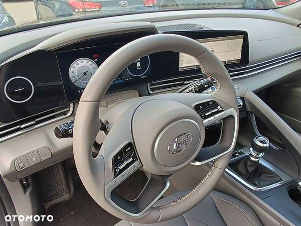 Hyundai Elantra 1.6 Executive - 14