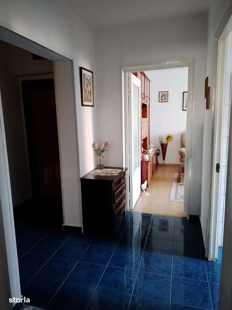 Apartament cu 3 camere, decomandat, zona Republicii-6