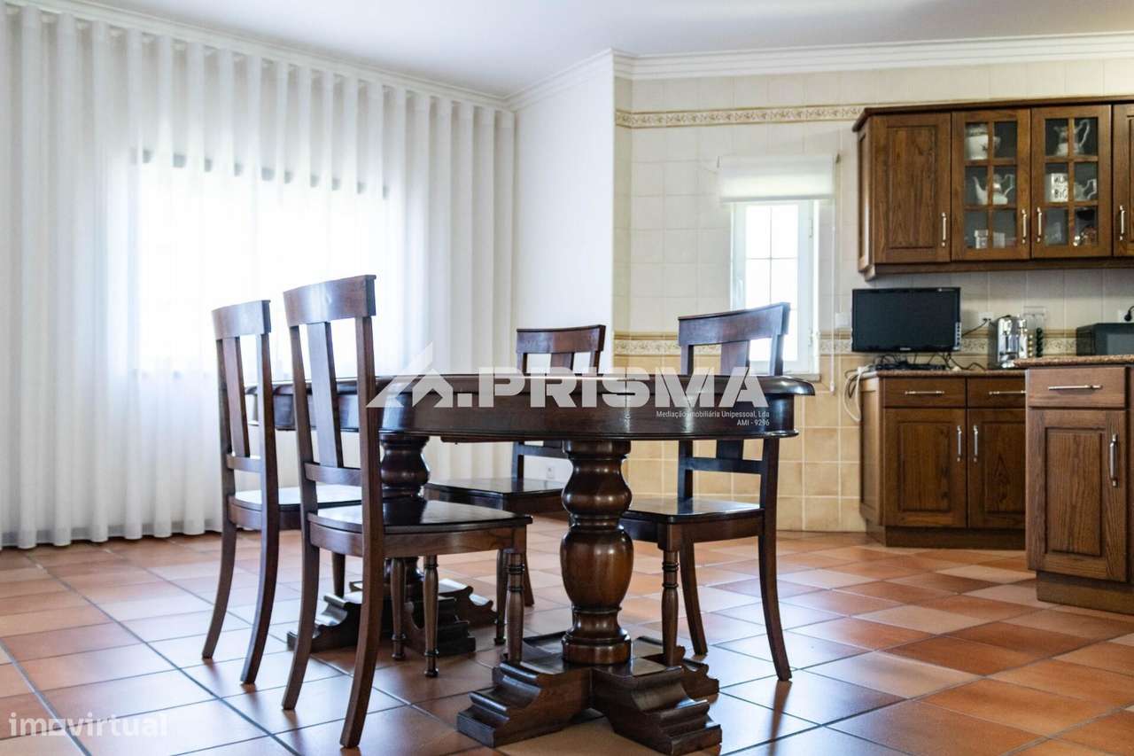 Moradia T5 para Venda em C. Branco-10