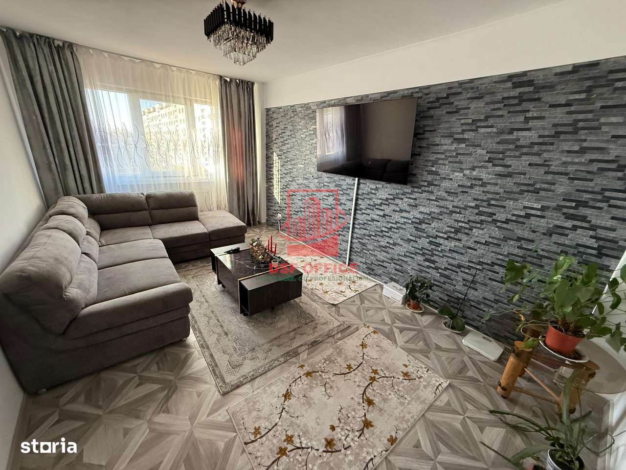 Ap 3 cam decomandat, mobilat– Podu Ros,  Palas-Centru-0