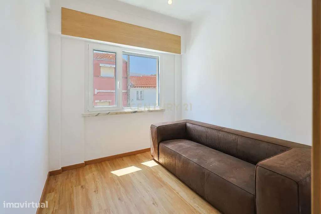 Excelente Apartamento Totalmente remodelado na Trafaria-12