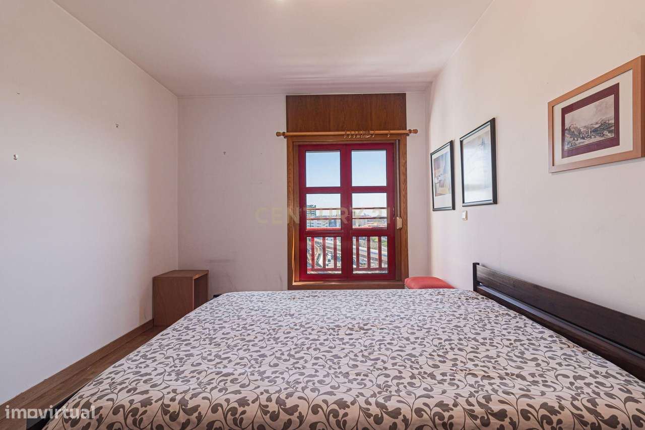 O Refúgio Perfeito em Telheiras – Luz, Conforto e Vista Desafogada-26