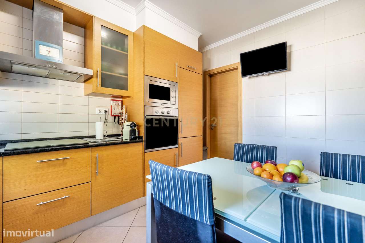 Apartamento T2 com 2 lugares na garagem, Jardim e piscina em Albufeira - Grande imagem: 4/43