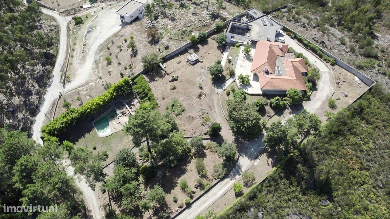 Moradia Térrea de 596m2 em Terreno de 10.000m2 | Paços de...-52