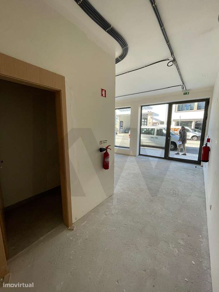 Loja Premium (Estreia) | Montra de 6m | Junto à USF Covelo – Porto - Grande imagem: 5/8