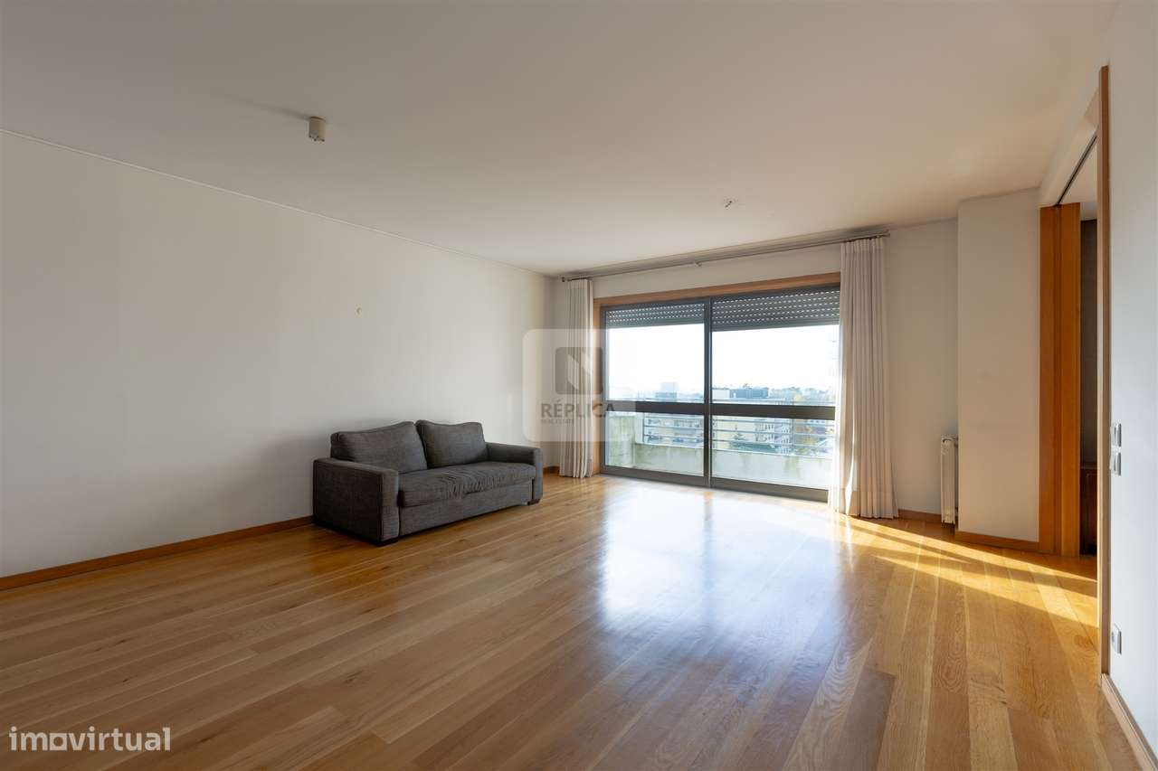 T3+1 com varanda, vistas desafogadas e Layout Personalizado a Ramalde - Grande imagem: 4/33