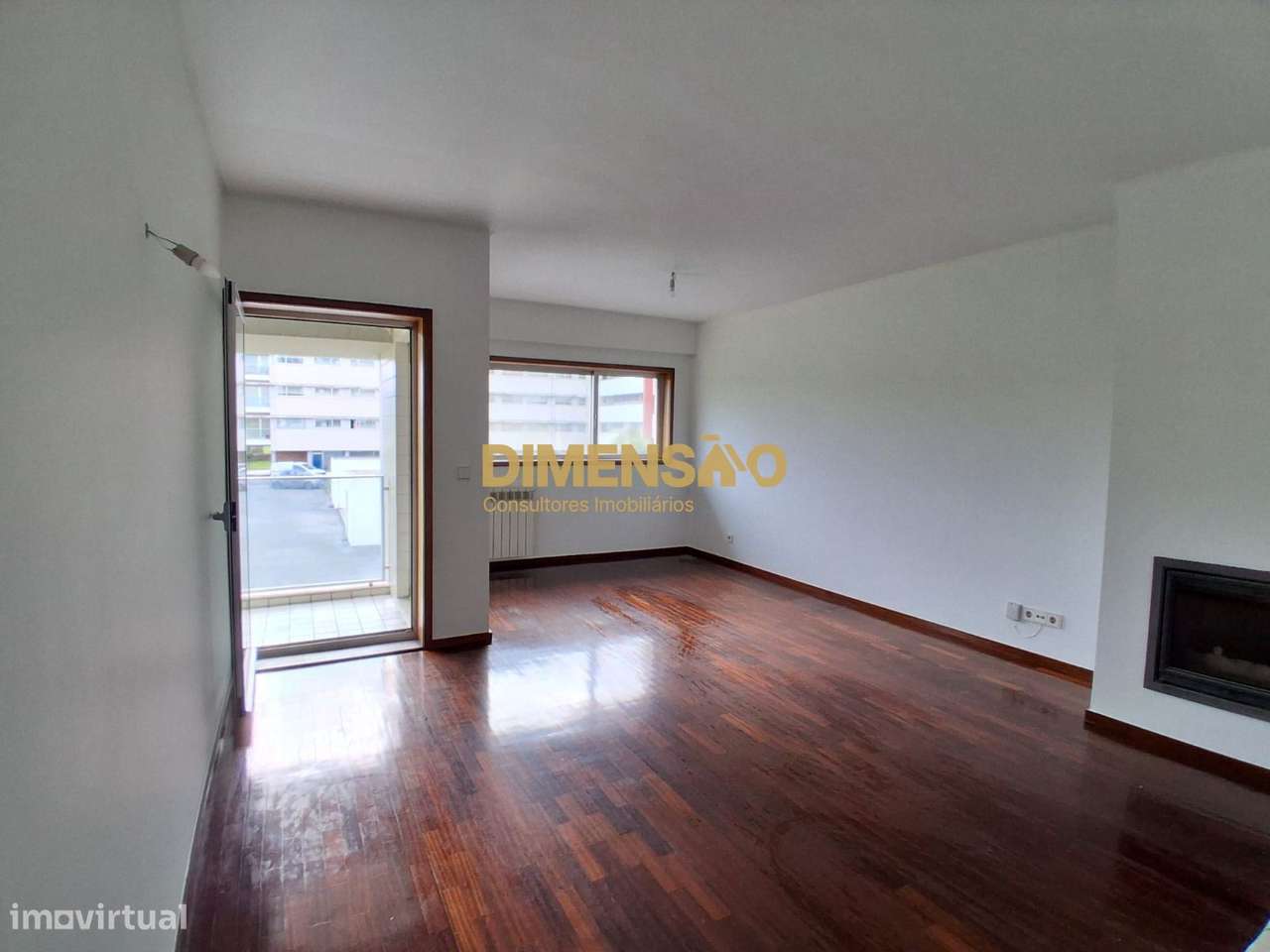 T1 com duas frentes e garagem Ref DCI153B-3