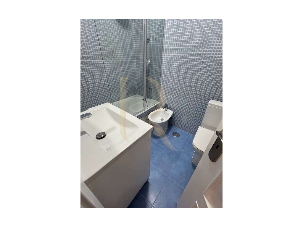 Apartamento T2 com quintal totalmente remodelado no Laranjeiro-16