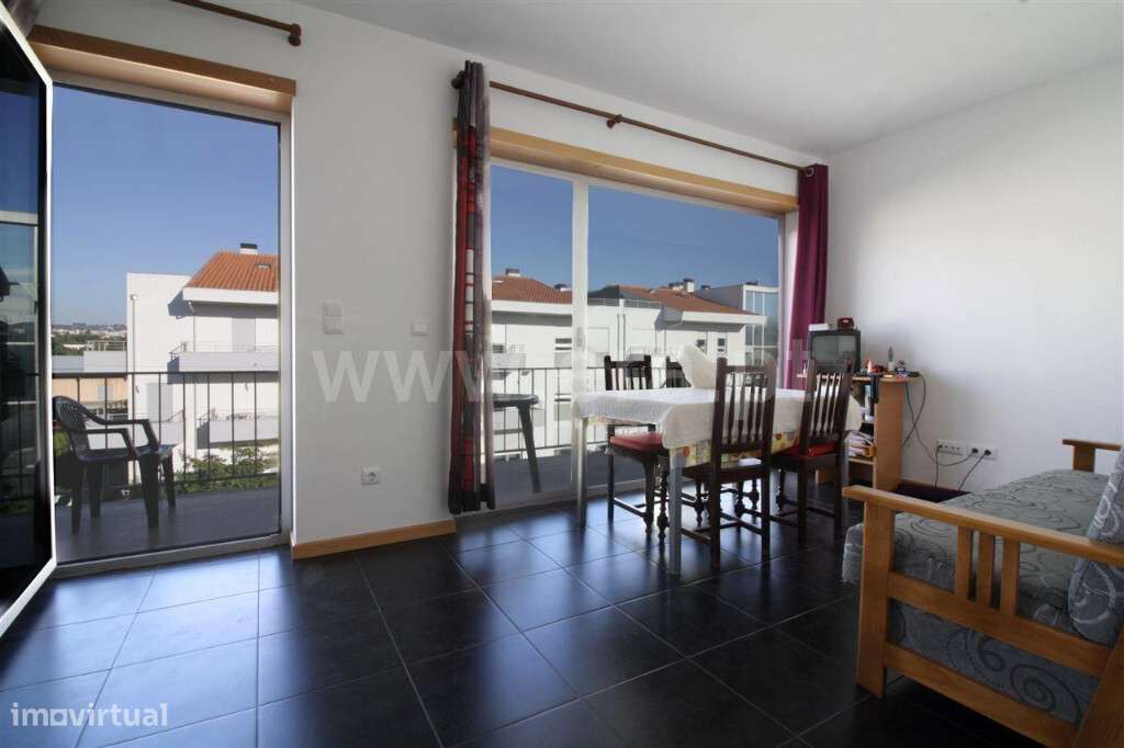 Apartamento T1+1 com garagem em zona de São Martinho do Bispo - Grande imagem: 4/10