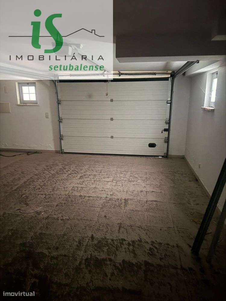 MORADIA T4 NA SOBREDA COM GARAGEM ISOLADA E TERRENO EM GAVETO.-31