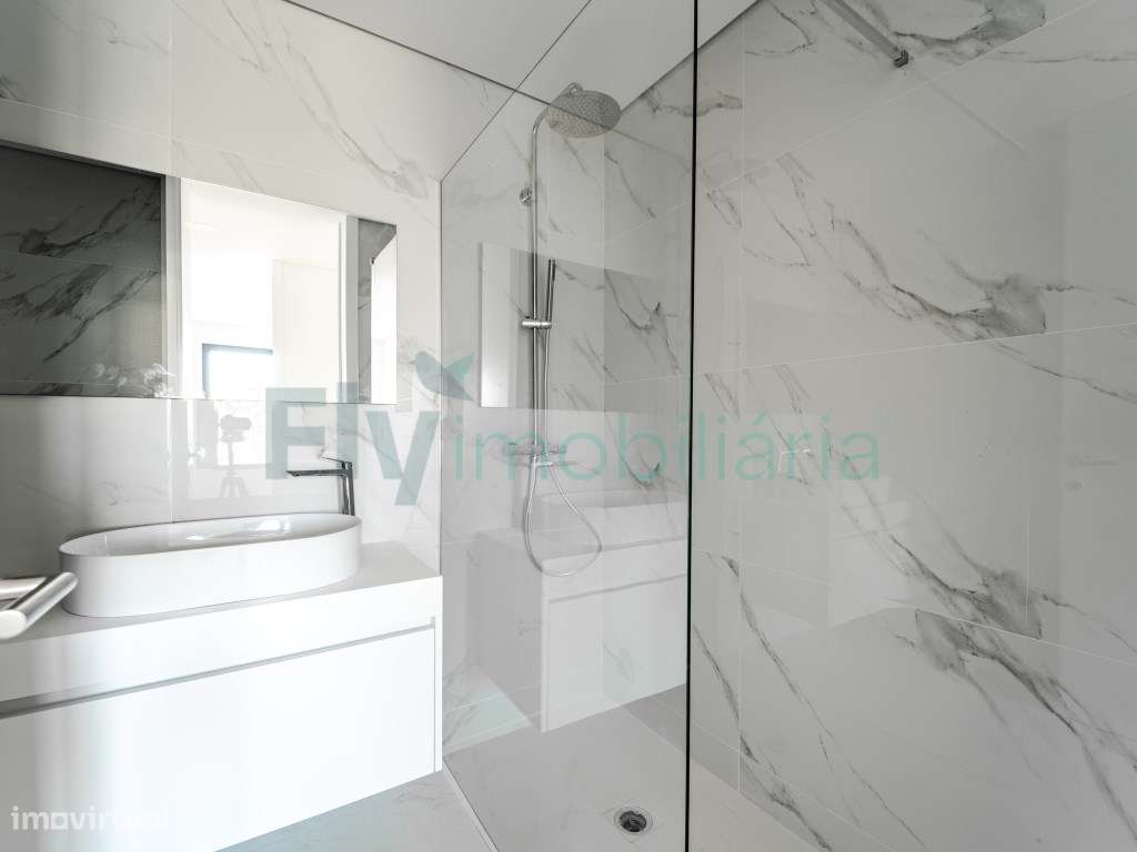Apartamento T3 com Excelentes Áreas em Zona Central de Lousada-24