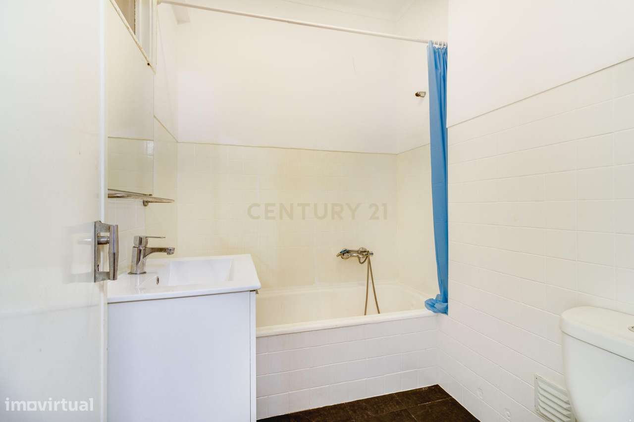 Fantástico T2 com ótimas varandas-17