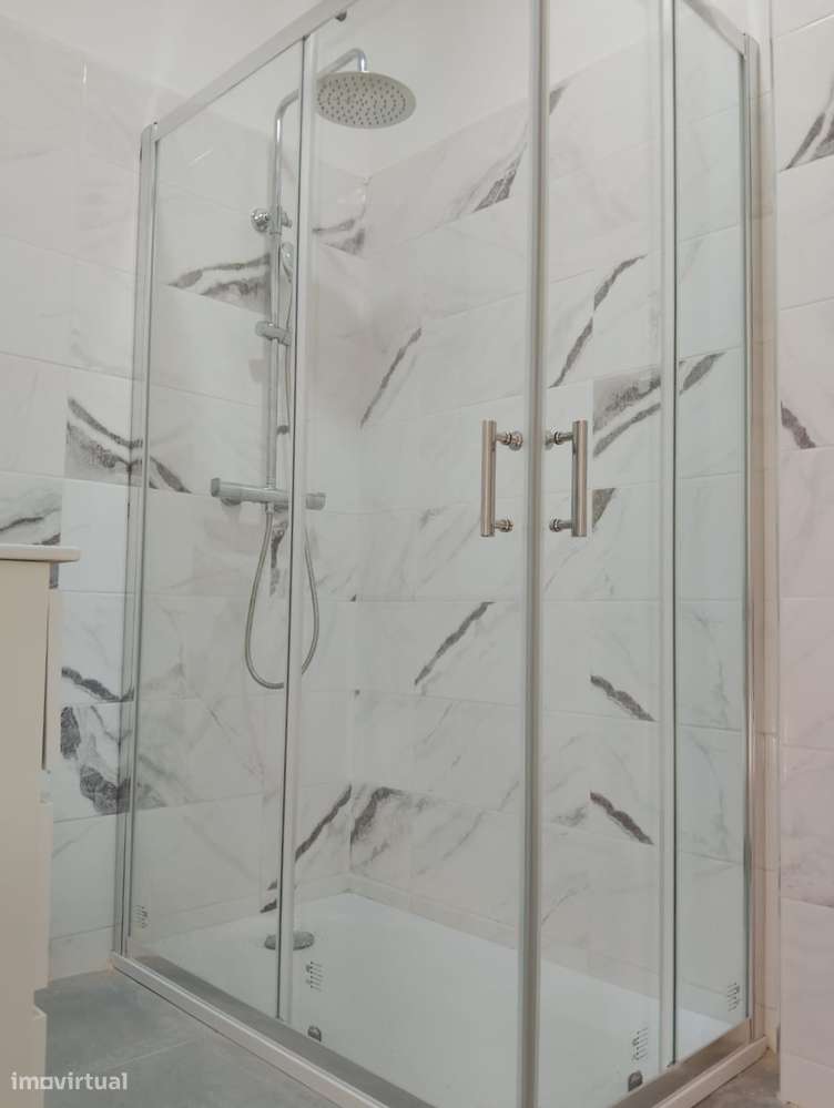 Apartamento T3 Totalmente Remodelado-35