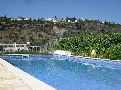 Condomínio com piscina perto da praia e da marina - Grande imagem: 1/23