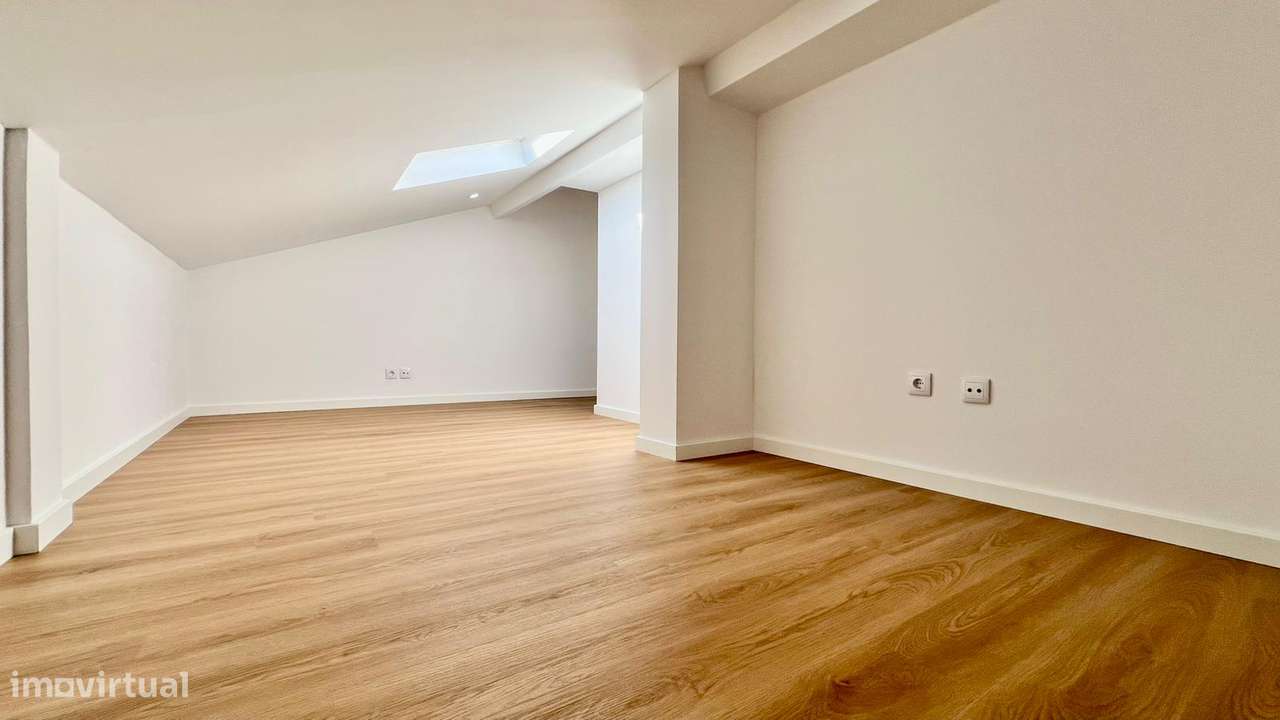 Apartamento T3+1 Duplex | 154 m² | Totalmente Remodelado | Queluz-34