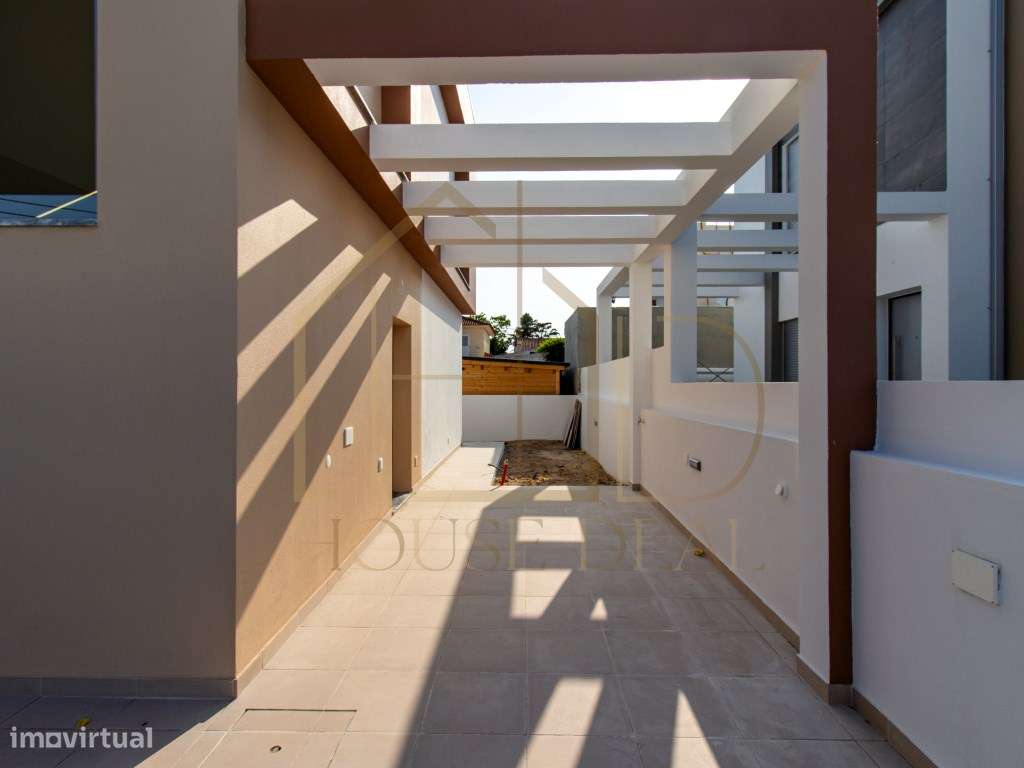 EXCELENTE! Moradia T3+1 com Pérgola. Pinhal do General. Fernão Ferro-22
