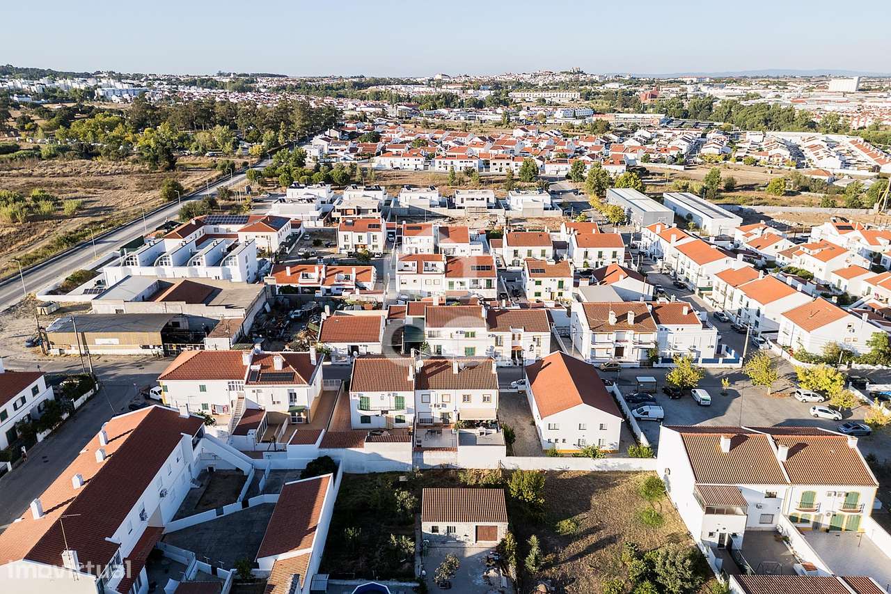 Moradia T3 c/ Garagem, Quintal e Terraço no Bairro da Casinha, em Évor-32
