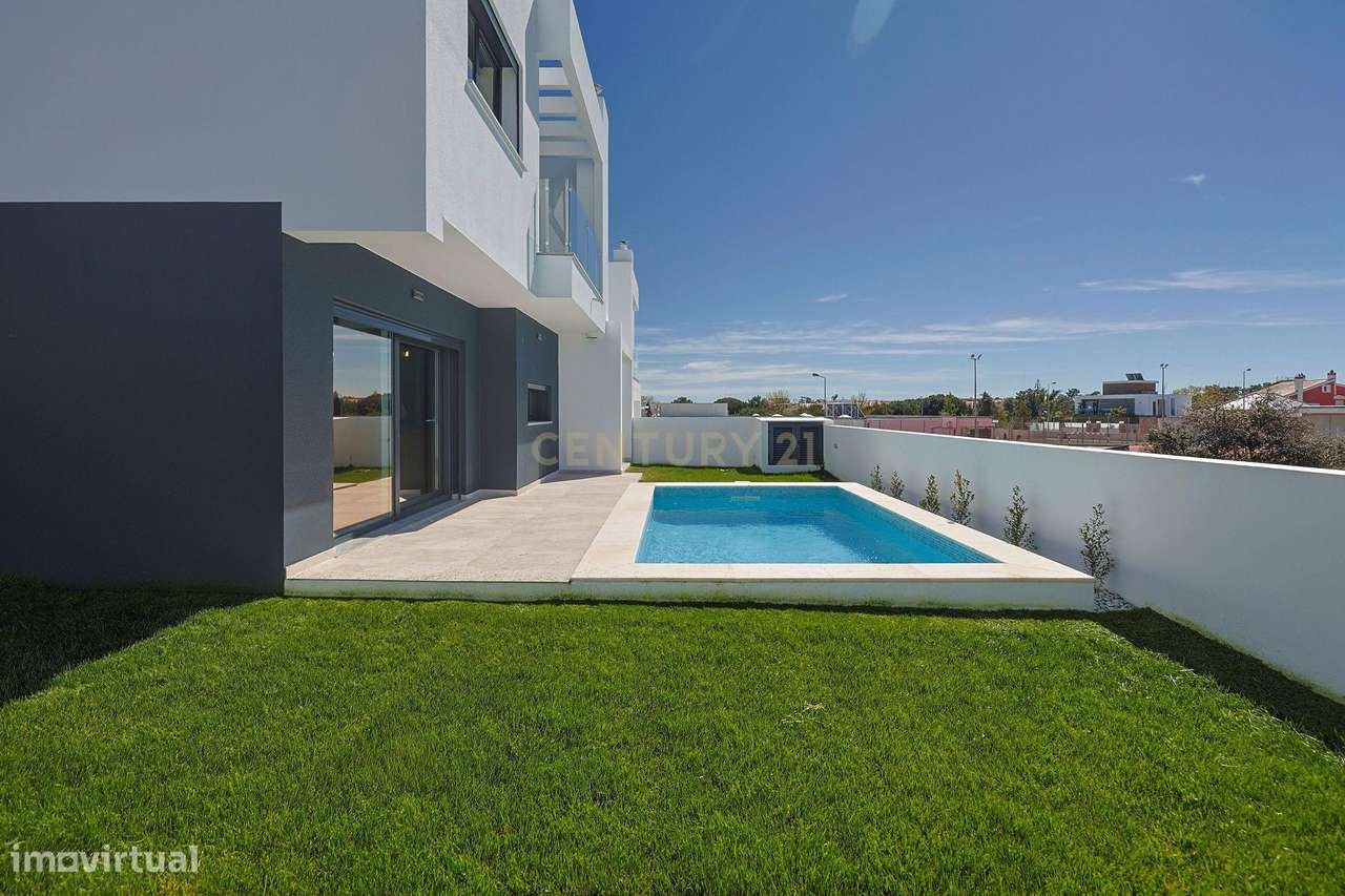 Moradia T4 em Charneca de Caparica, Almada-48